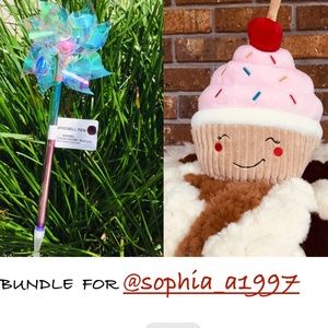 Cupcake plush + Windmill Pen 🧁🧁 ***RESERVED***